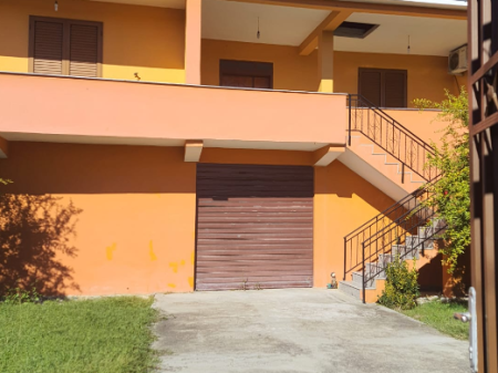 Parte di Villa in Affitto, 120 m², Primo Piano, Via Jusuf Gervalla, Tirana