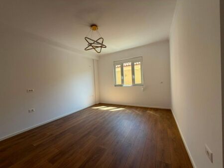 In vendita, Appartamento 1+1, Via Dritan Hoxha, Tirana.