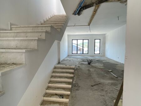Vendesi duplex 3+1+4 con veranda presso Picadilly Residence, vicino a TEG