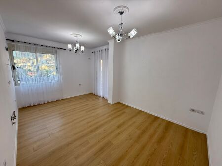  SHITET Apartament 2+1 Me 2 Ballkone Fresk, Rruga e Dajtit, 200 m mbi Anna Market 