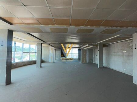 LOCALE COMMERCIALE IN AFFITTO 750 M2 IN VIA INDUSTRIALE 210.000 LEKE