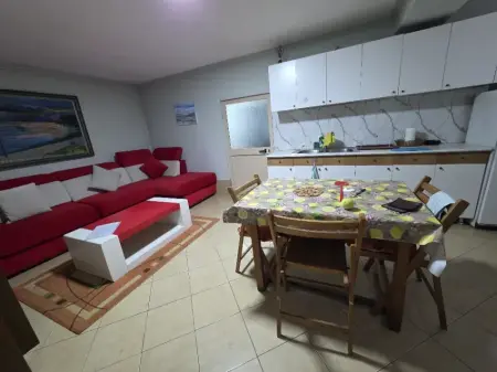 Jepet apartament 1+1 me qira tek Rruga Myslym Shyri , prane Tenis Tirana , Shallvaret , Taiwan Center , Pallatet Agimi , Kinema Agimi , Ish Blloku .