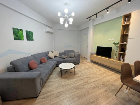 Qira, Apartament 3+1+2, Stacioni Trenit, Tiranë