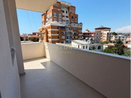 Appartamento con vista mare 2+2 con 2 balconi in affitto sulla spiaggia, Durazzo