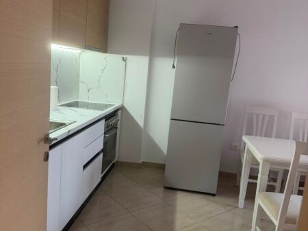 In affitto Appartamento 2+1, Viale Astir presso Optika Luani 450 mila lek vecchi