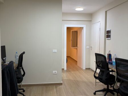 Locale commerciale in affitto a Bllok/Piazza Willson