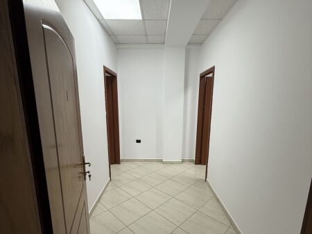 Qera | Ambjent Biznesi | Laprakë | 500 €/muaj