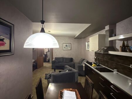 Apartment 2+1 for rent – Sali Butka, Tirana  📍 Sali Butka Street 🏢 5th Floor (with elevator) 📐 Area: 75 m² 🛏️ 2 bedrooms 🛋️ Living room + kitchen 🛁 1 bathroom 🌅 Balcony ☀️ Orientation East–West  The apartment is furnished and located in a highly sought-after area, near Kavaja Street and 21 Dhjetori.  💶 Price: 600€/month