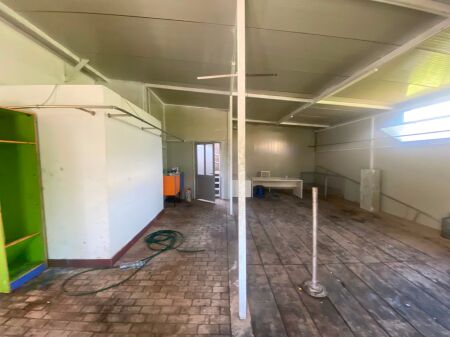 Locale commerciale+Parcheggio 900 m2+Appartamento arredato 3+1 in affitto a Kashar, vicino a Top Channel, Astir, Yzberisht.