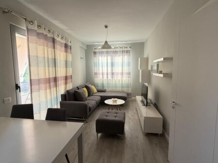Jepet apartament me qera 2+1 tek Liqeni Thate  Kati 4 banim me pamje nga liqeni  Administrimi eshte i perfshire ne Çmim. Garazh i mbyllur me qepen me çmim extra 10 mije lek te reja muaj,   Çmimi 65.000 lek