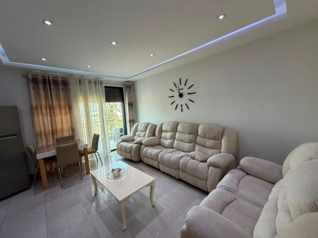 Jepet me qira apartamet prane Casa Italias