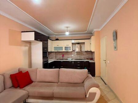 Jepet me qera Apartamenti 1+1, Astir rruga Loni Ligori 400 mije leke te vjetra