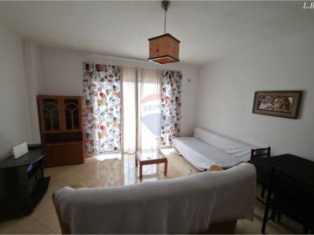 Jepet me qira apartament 1+1, Qendra Kristal