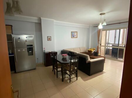  SUPER OFERTË NË ASTIR – PRANË BAR ARTISTIT!    Shitet apartament 2+1 me hipotekë, në një nga zonat më të kërkuara të Astirit.   Kati 2 banim  118.3 m² bruto | 110 m² neto  165,000 € (i diskutueshëm)