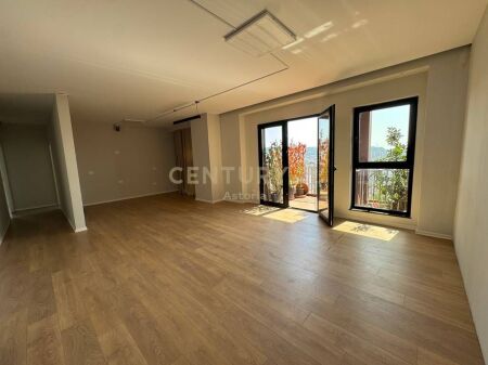ZYRË PREMIUM ME QIRA NË TIRANA GARDEN BUILDING 2,500 € /Muaj