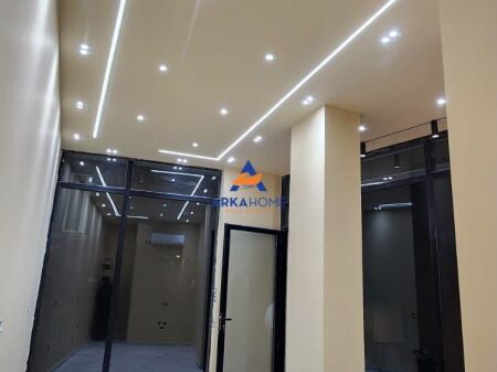 JEPET DYQAN ME QERA 32.5 M2 "DONIKA CENTER, KAFE FLORA" 95000 LEKE