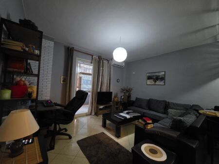 Shitet apartament 2+1