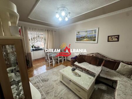 In vendita appartamento con 2 camere da letto e negozio duplex in Myslym Shyri Street vicino a UET (ID 4129500)