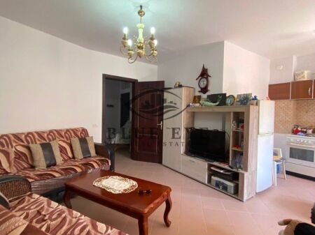 JEPET ME QIRA APARTAMENT 2+1+2 – PRANË MARKATËS, DURRËS!