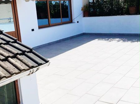 In affitto 2+1, 38000 leke, villa privata vicino alla rotatoria di Shkoza