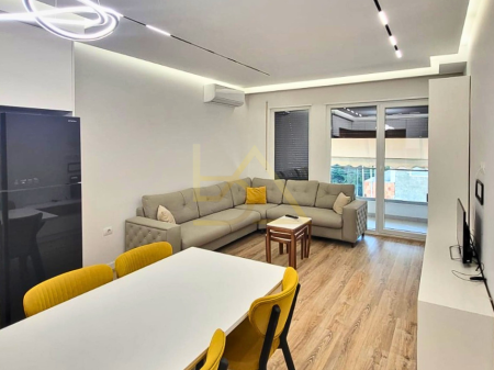 Appartamento 2+1 con lavanderia in vendita – Porcellana, Tirana