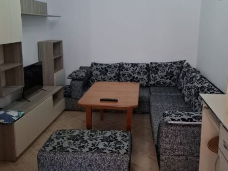 🏡 Jepet me qira 1+1 në Don Bosko  📍 Pas Vizion Plusit💰 43.000 lekë/muaj