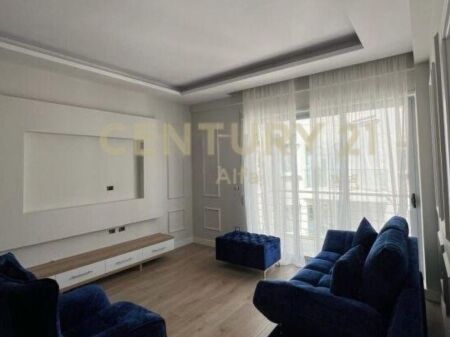 SHITET APARTAMENT NË VIJË TË PARË
