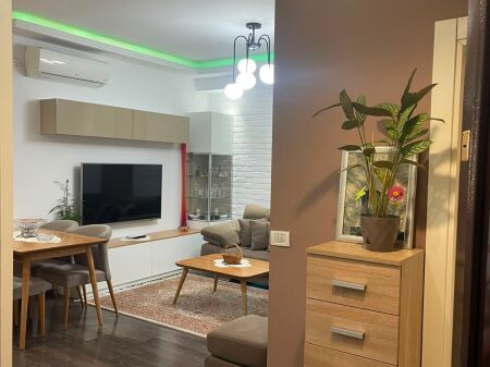 𝑱𝒆𝒑𝒆𝒕 𝒎𝒆 𝒒𝒆𝒓𝒂 apartament (2+1)  📍Bulevardi “Migjeni” Yzberisht