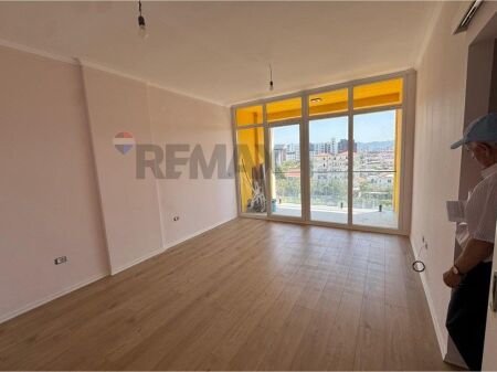 AP.1+1 for sale end of new boulevard