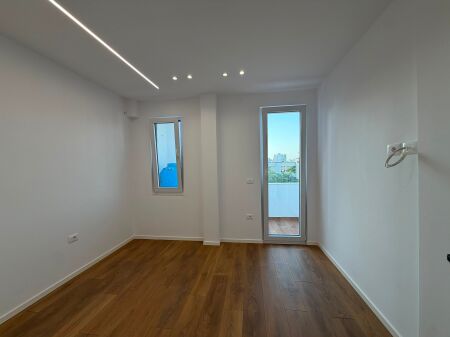 Apartment 2+1 for sale near the Red School.