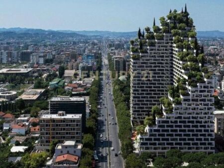 Shitet apartament 2+1+2