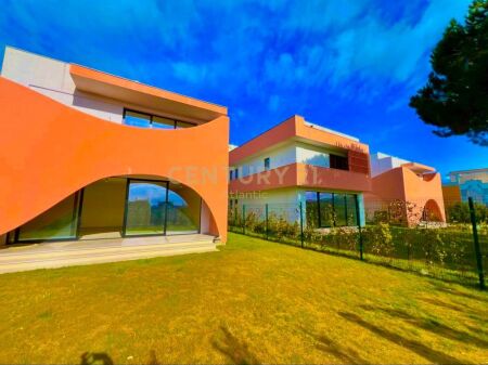 Individual villa with swimming pool for sale near Lalzi Bay, close to San Pietro.
