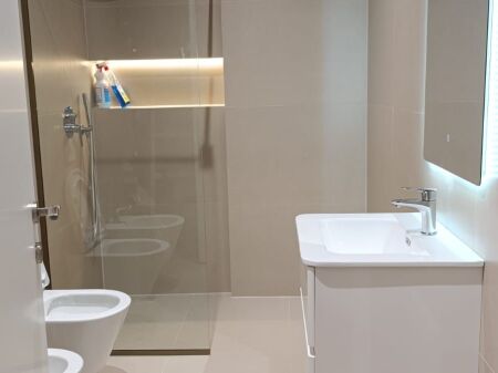Perballe Kompleksit Delijorgji, jepet me qera apartament1+1,ne proces mobilimi.80,000Leke