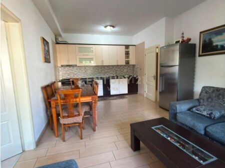 APARTAMENT 2+1 ME QIRA NE QENDER TE DURRESIT, TEK GJYKATA !!!