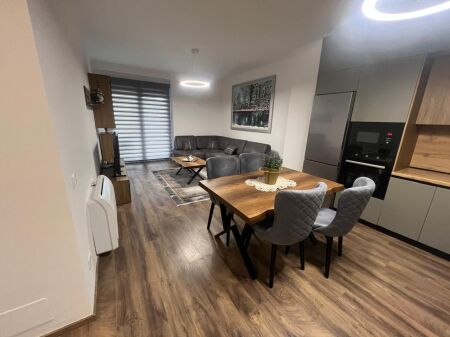 Jepet apartament 2+1+2+Post Parkimi me qira tek Shkolla Ismail Qemali , Pazari i Ri , Ministria e Jashtme , Brryli .