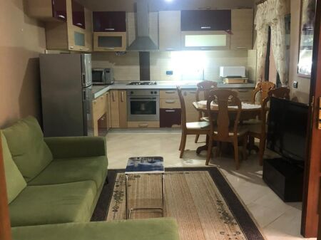  Rruga e Dibres,pas Big Market ,jepet me qera, ne katin e 1-re te nje vile apartament 1+1 50,000Leke