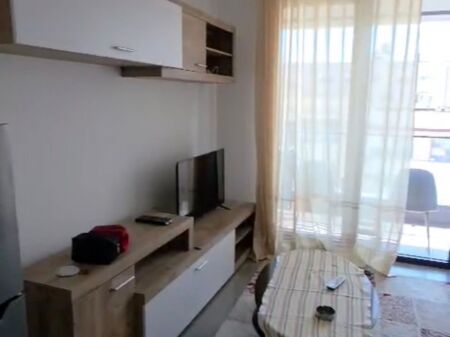 Affittiamo un appartamento 1+1 a Square 21