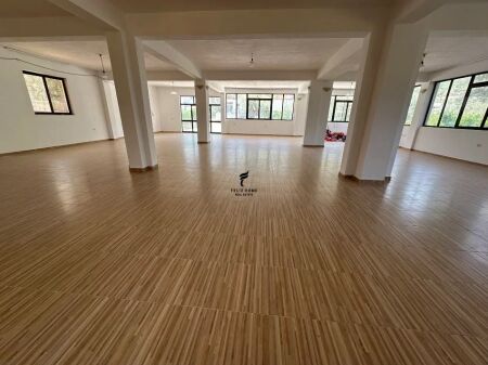 WAREHOUSES FOR RENT 220 M2 TEG 1,000 EURO FH-84547