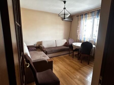 In affitto 2+1+1 Via Kongresi i Manastirit 500 mila leke
