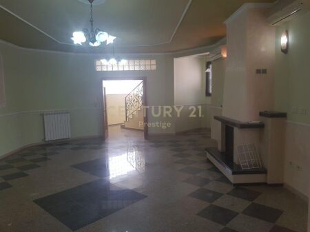 VILLA IN AFFITTO PER UFFICIO O ABITAZIONE, VICINO ALLA FACOLTÀ DI ECONOMIA, TIRANA!