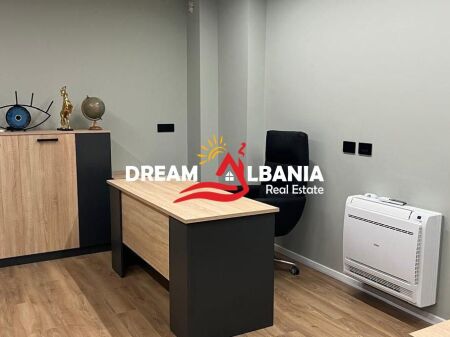 Ufficio Arredato in Affitto vicino all'Hotel Radisson ( 42611572 )