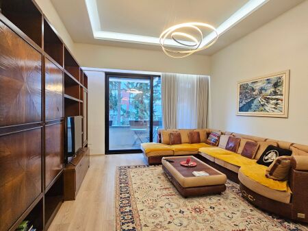 LIQENI THATË Shitet Apartament 3+1+ 2 wc në Rrugën Peti, Tiranë sip. 140 m
