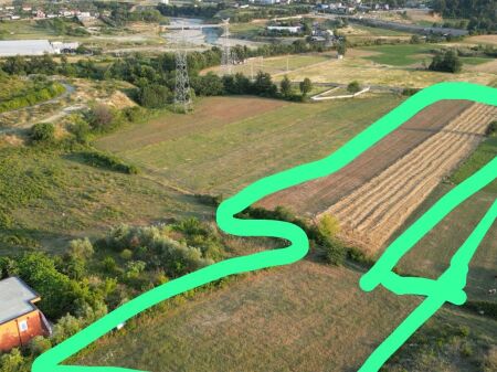 SUPER OKAZION – SHITET TOKË 10,700 m² NË FIKAS, TIRANË   Vetëm 35 €/m²