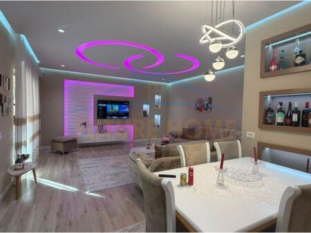 Shitet, Apartament 2+1, Unaza e Re, Tiranë