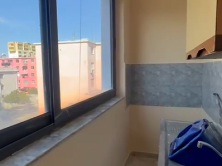 Shitet Apartament 1+1 pranë Stadiumit, Lagjja 18 – Durrës