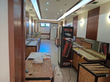 Locale commerciale 100m2 in affitto Laprake strada principale