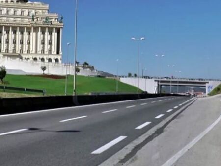 TOKE PER SHITJE PRANE AUTOSTRADËS TIRANE-DURRES