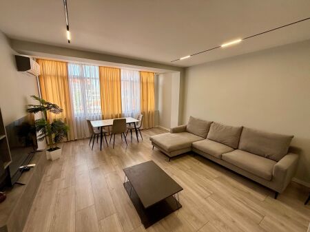 📣 QERA SUPER Apartament 2+1 📍 Pane 21-Dhjetorit 🛣️ Rruga “Frosina Plaku” ✨   🏢 Ndertim Me Ashensor 🪜Kati 5 🛋️ Totalisht i Mobiluar   💶 Cmimi 80.000 Leke/Muaj