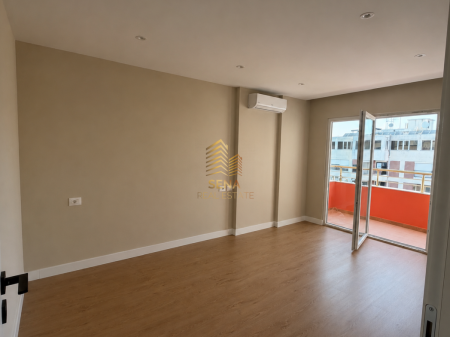 Shitet Apartament 1+1+Studio+Blk, Kompleksi Usluga – Ish Stacioni i Trenit, 190.800 Euro