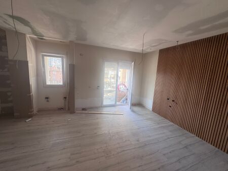 🏡 Shitet Apartament 2+1 + Ballkon – Pazari i Ri